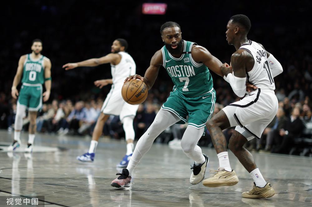 湖人旧将！比斯利三分10中6砍半场最高18分 正负值+3.